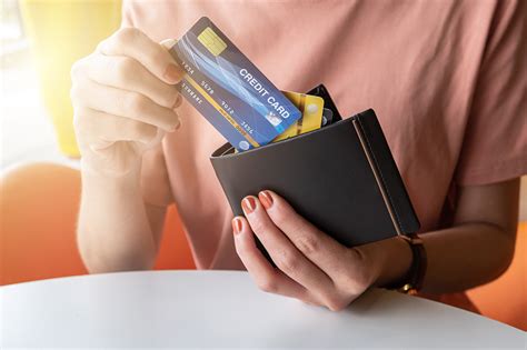 35 Credit Cards with No Annual Fees in the .